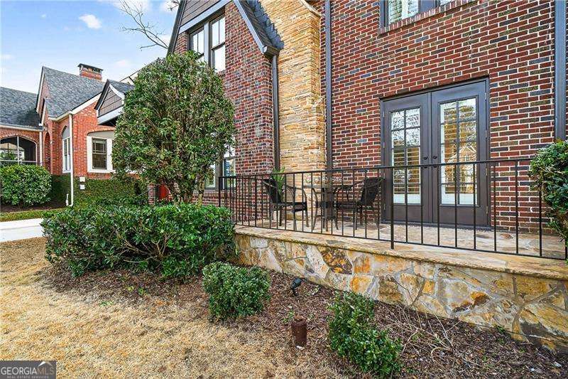 1109 E Rock Springs RD NE