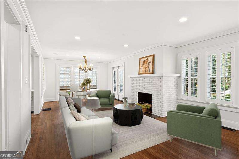 1109 E Rock Springs RD NE