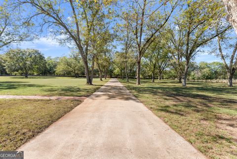 1972 Rest Haven RD Yatesville GA 31097