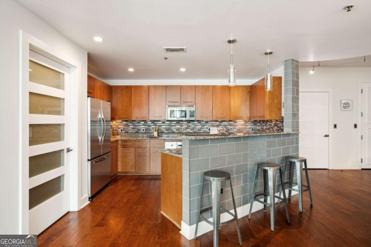 20 10th ST NW 2003