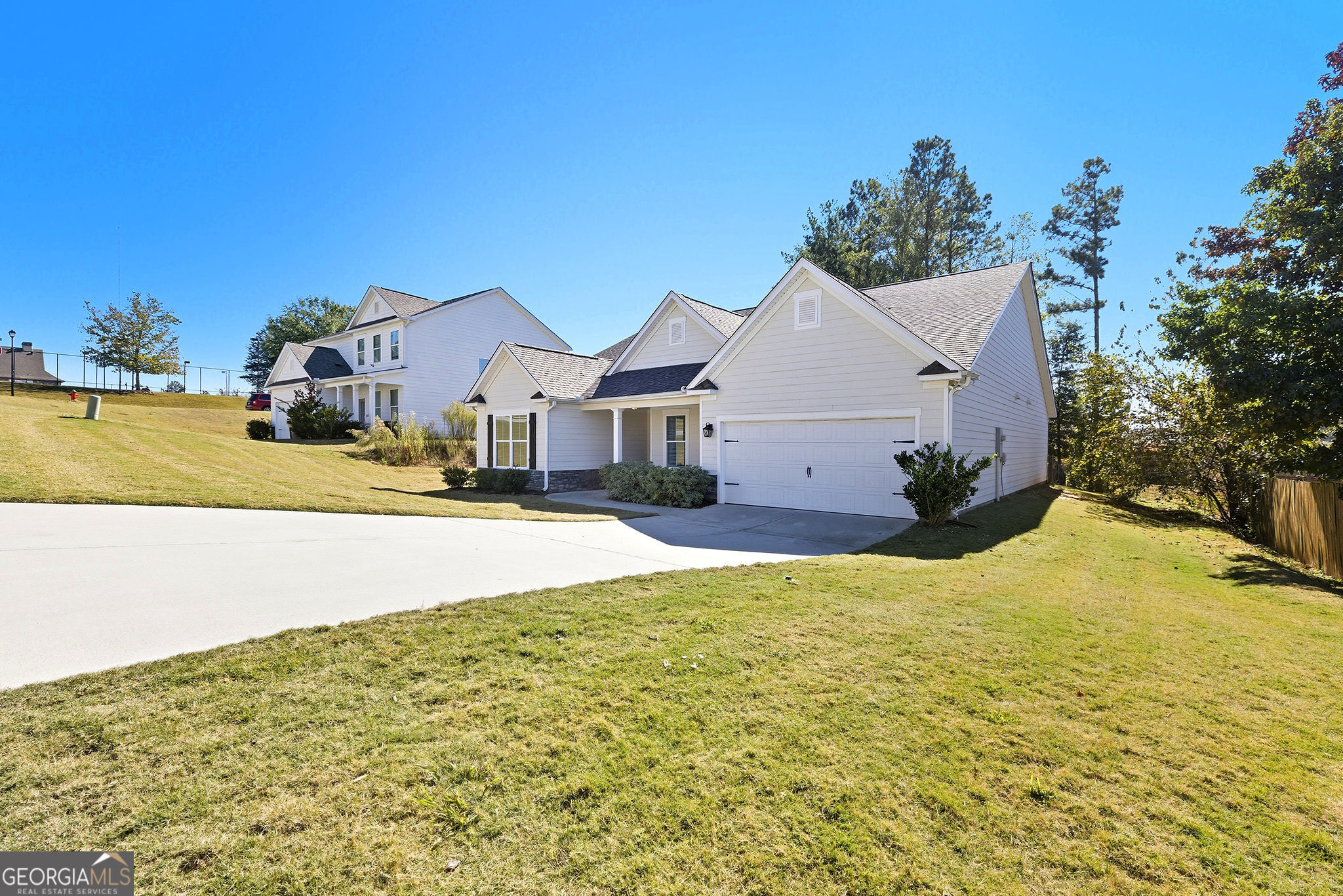 2052 Waterside LN
