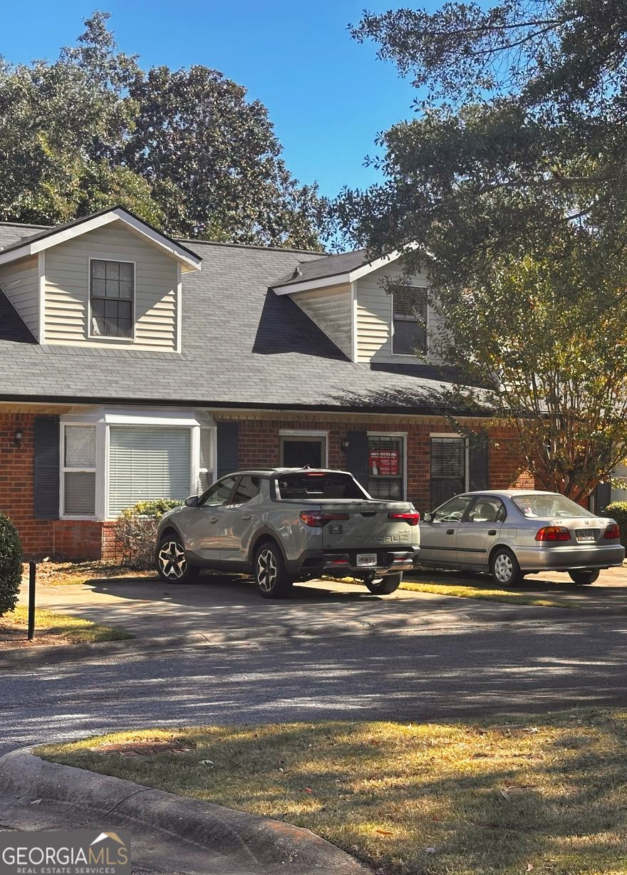 Move-in ready 2 Bedroom, 2 Bath Condo in the beautiful community of Georgia Square! Enjoy a spacious fireside family room perfect for entertaining. Recently updated carpet, paint, and floors. Prime location in Athens, close to shopping, dining and entertainment.