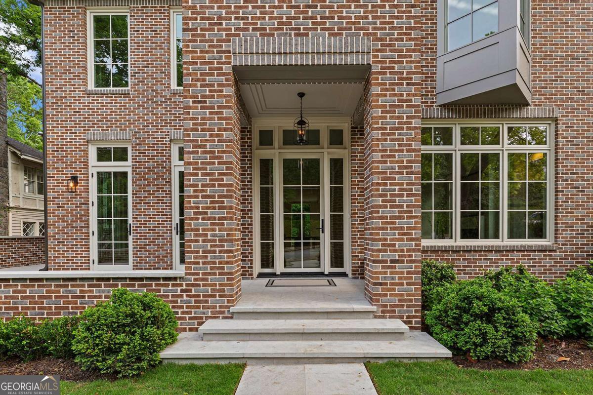27 Maddox DR NE