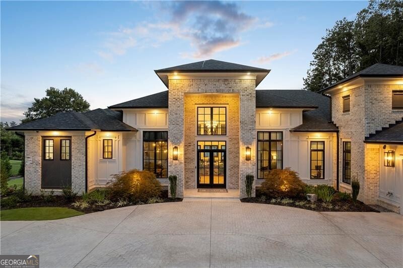 3085 Lake Park DR