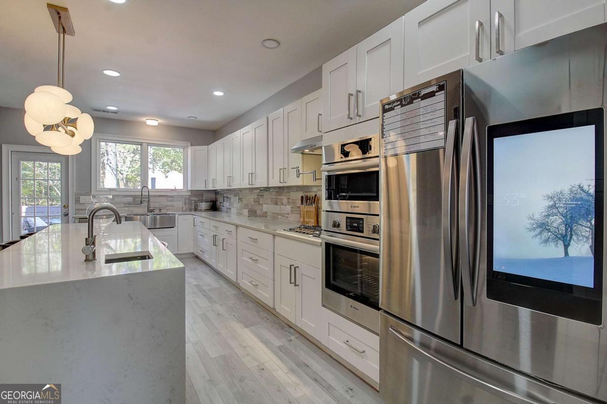 3064 Montclair CIR SE