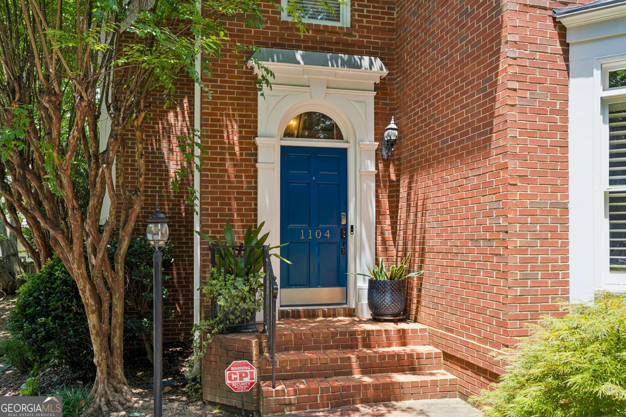 1104 Chantilly CRES NE