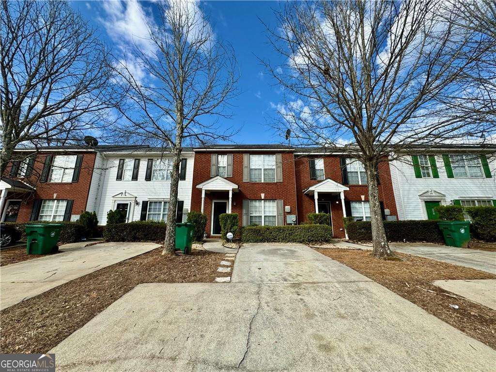 Welcome to your new home!!! This beautiful property has a lot to offer. From the moment you walk inside, you're greeted with love, as the family room embraces you and all of your guests. As you continue your journey through the main level of the home, you'll find the kitchen, which overlooks the dining and breakfast area. From here, you're granted access to the private-fenced backyard. Located upstairs are all 3 bedrooms and full bathrooms, including the owner's suite. This home is in perfect condition for letting your creativity soar. It's a canvas waiting for your design! Feeling inspired? Schedule a showing today!!! Please note that the HVAC isn't working, so this home with only go for Cash and Conventional financing.