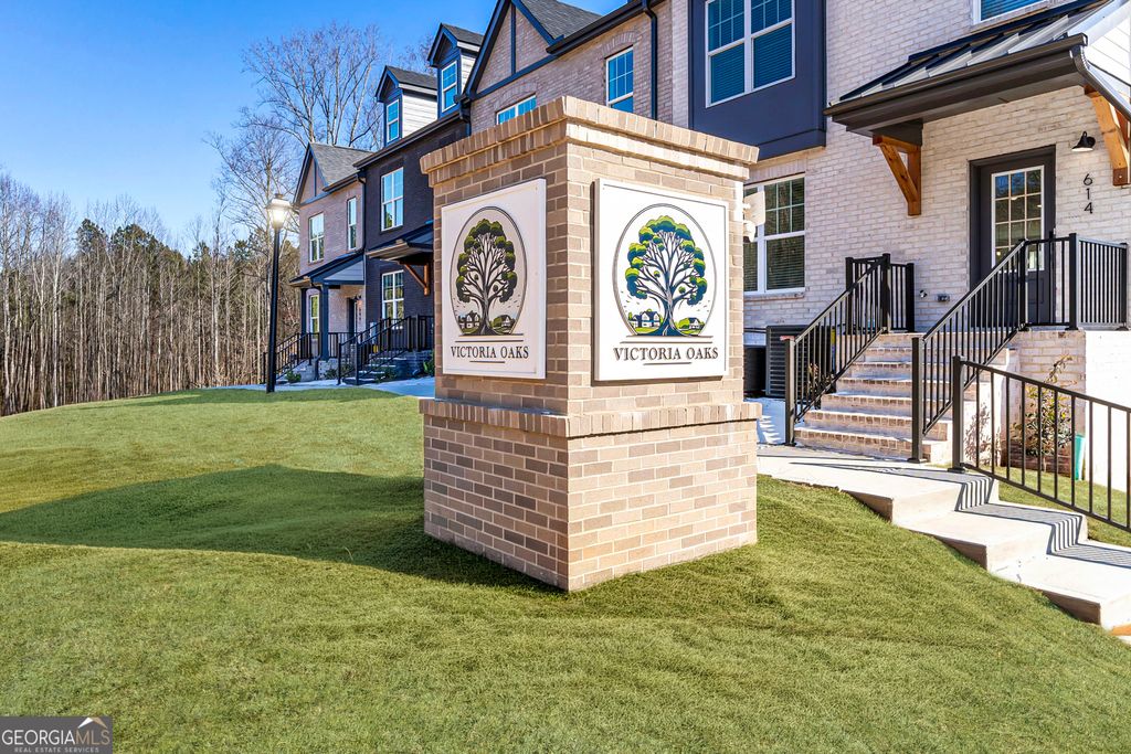 Photo of 624 Oakleaf Grove Lane, Sugar Hill, GA 30518 (MLS # 10685392)