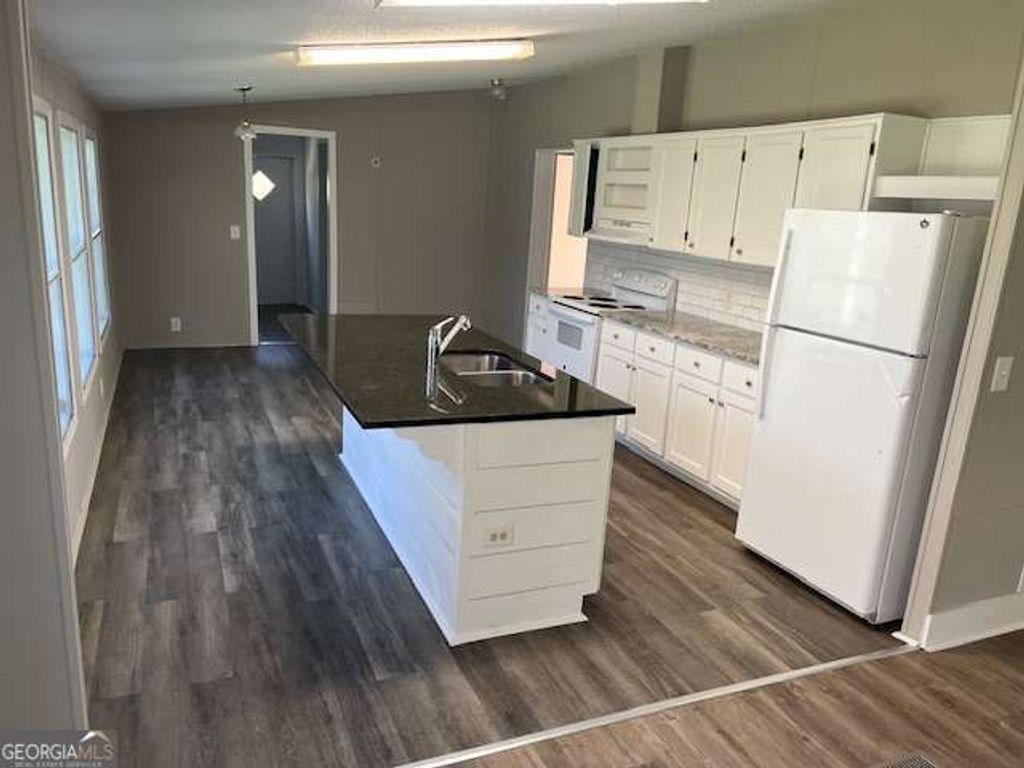 Photo of 6185 Leigh Lane, Gainesville, GA 30506 (MLS # 10722557)