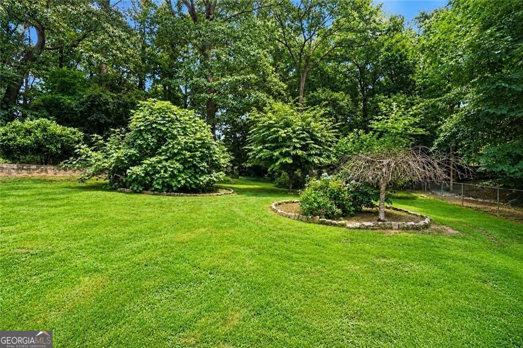 1683 Oak Ridge CIR SW