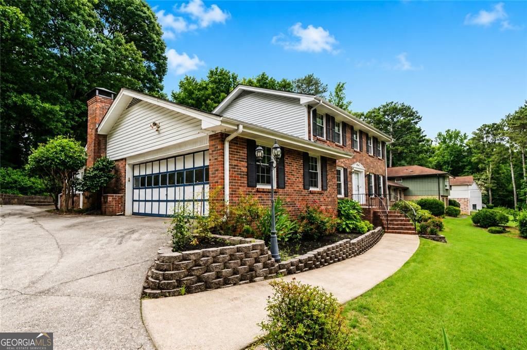1683 Oak Ridge CIR SW