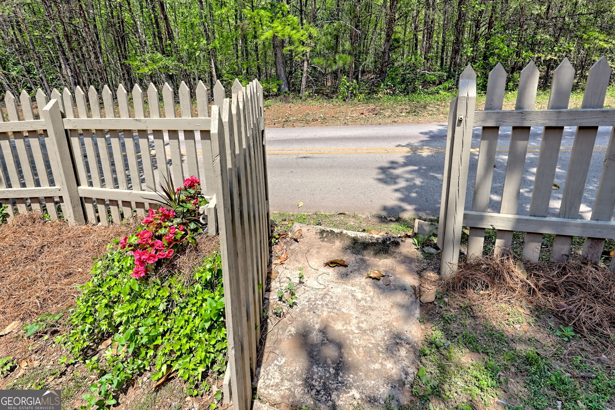 1096 Sutton Mill RD