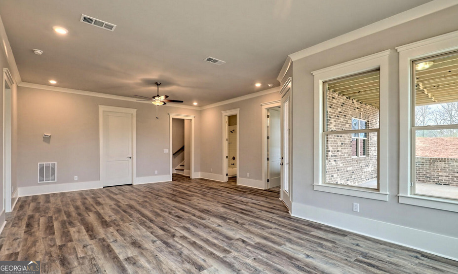 Clarkesville, Georgia 30523, United States, 4 Bedrooms Bedrooms, ,5 BathroomsBathrooms,Residential,Pending,246044