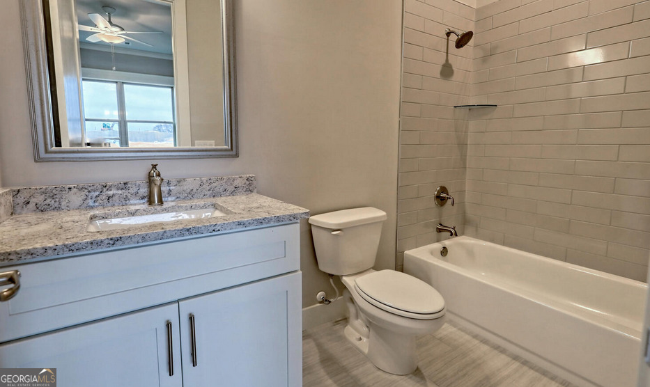 Clarkesville, Georgia 30523, United States, 4 Bedrooms Bedrooms, ,5 BathroomsBathrooms,Residential,Pending,246044