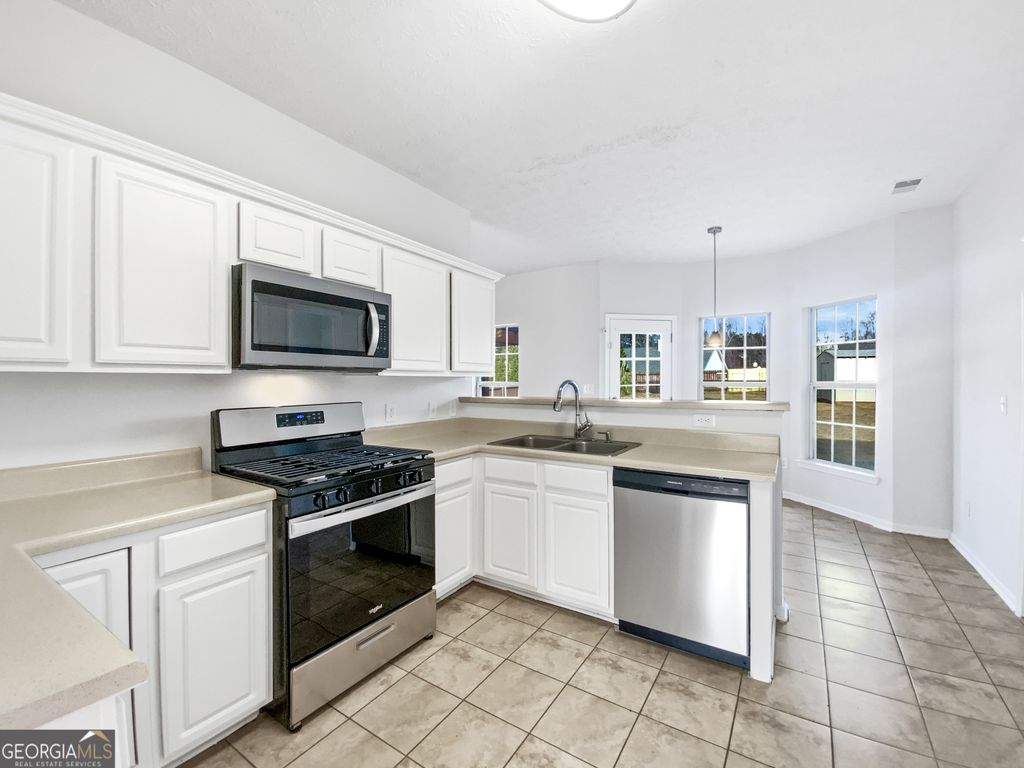 Photo of 1231 Silverstone Trail, Jonesboro, GA 30238 (MLS # 10662417)