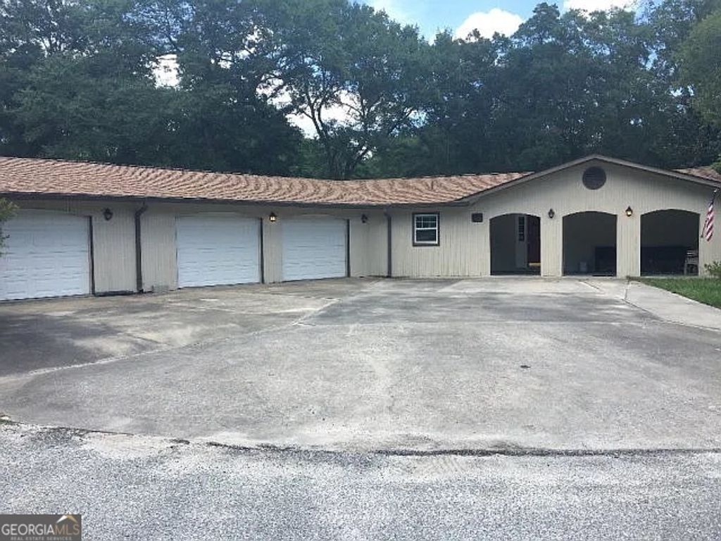 Photo of 636 S Wayne Street, Jesup, GA 31546 (MLS # 10652157)