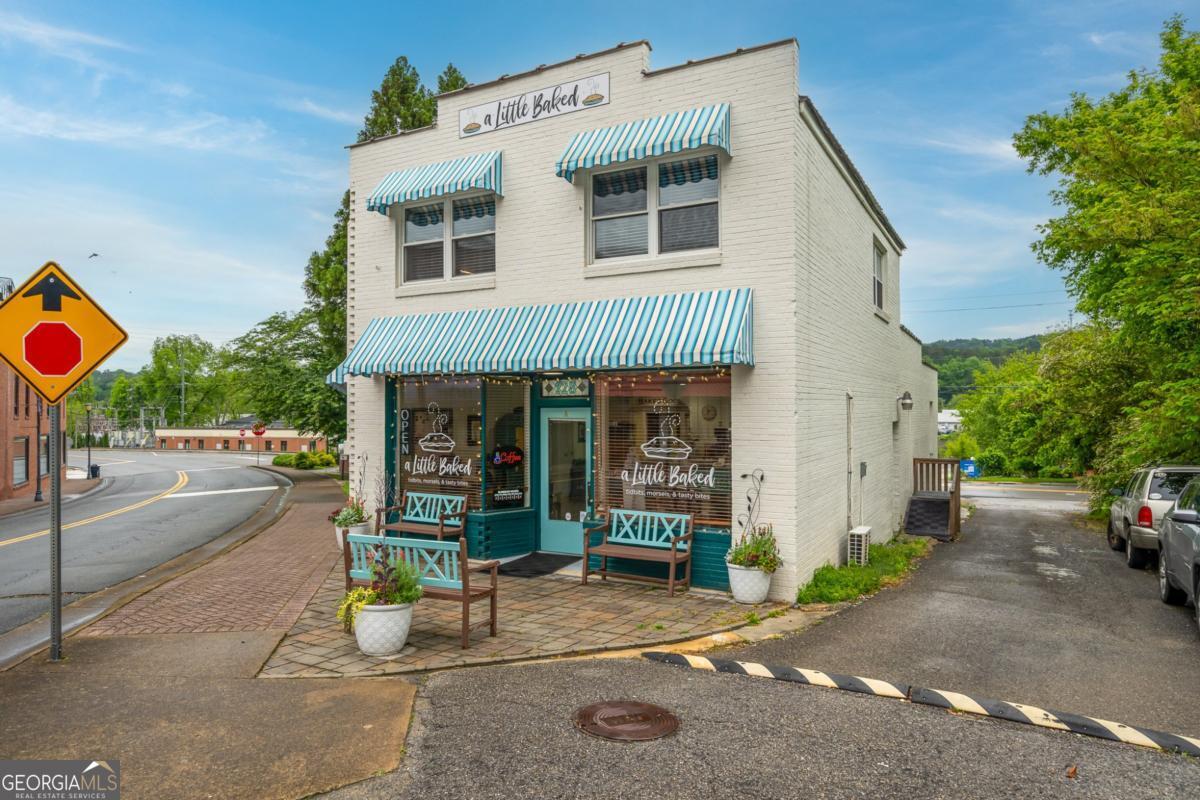 128 Main Street N