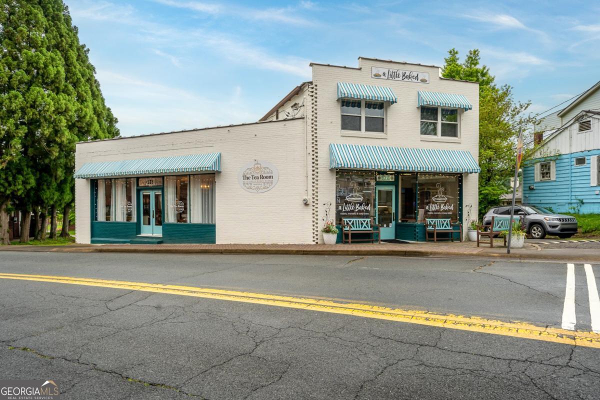 128 Main Street N