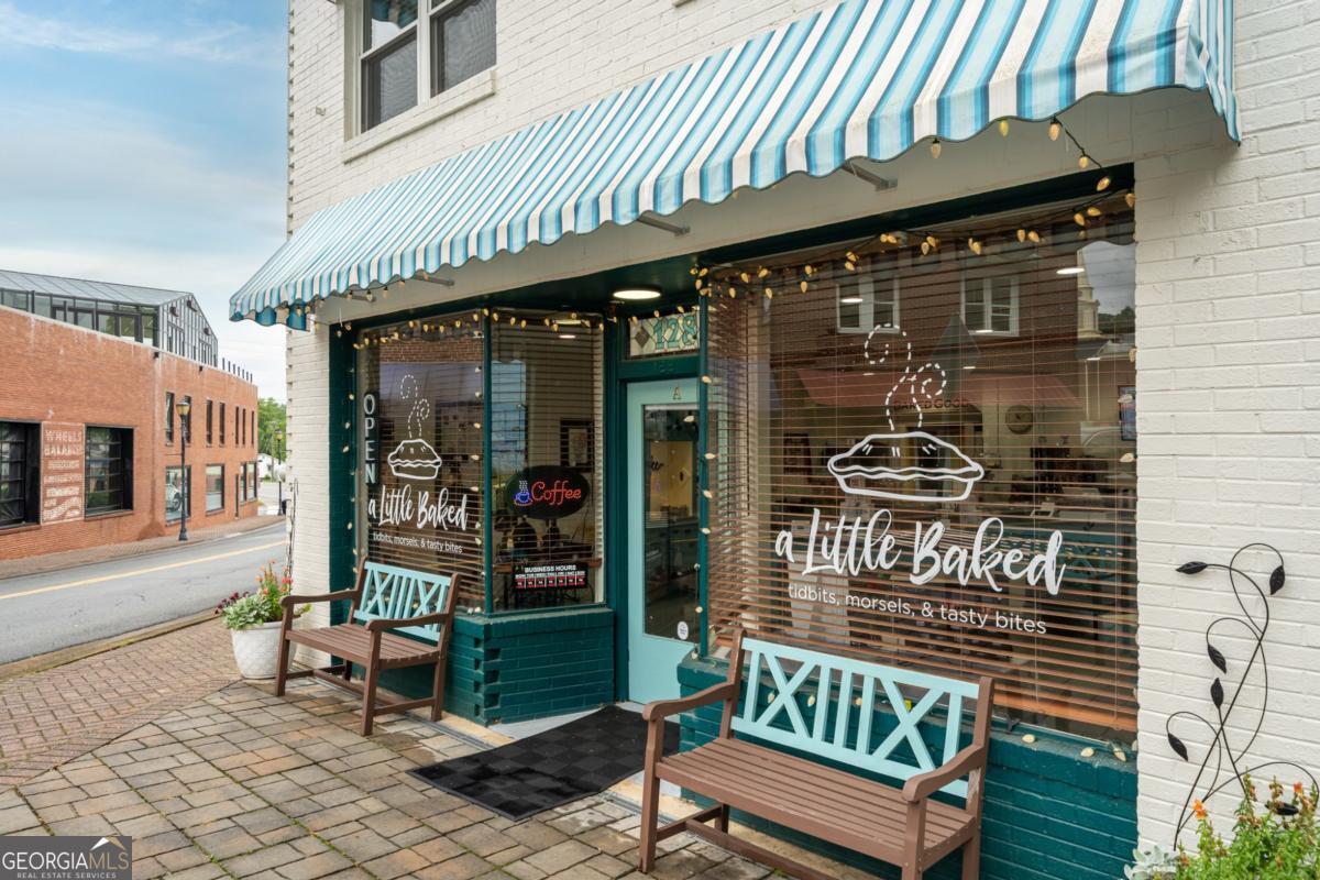 128 Main Street N