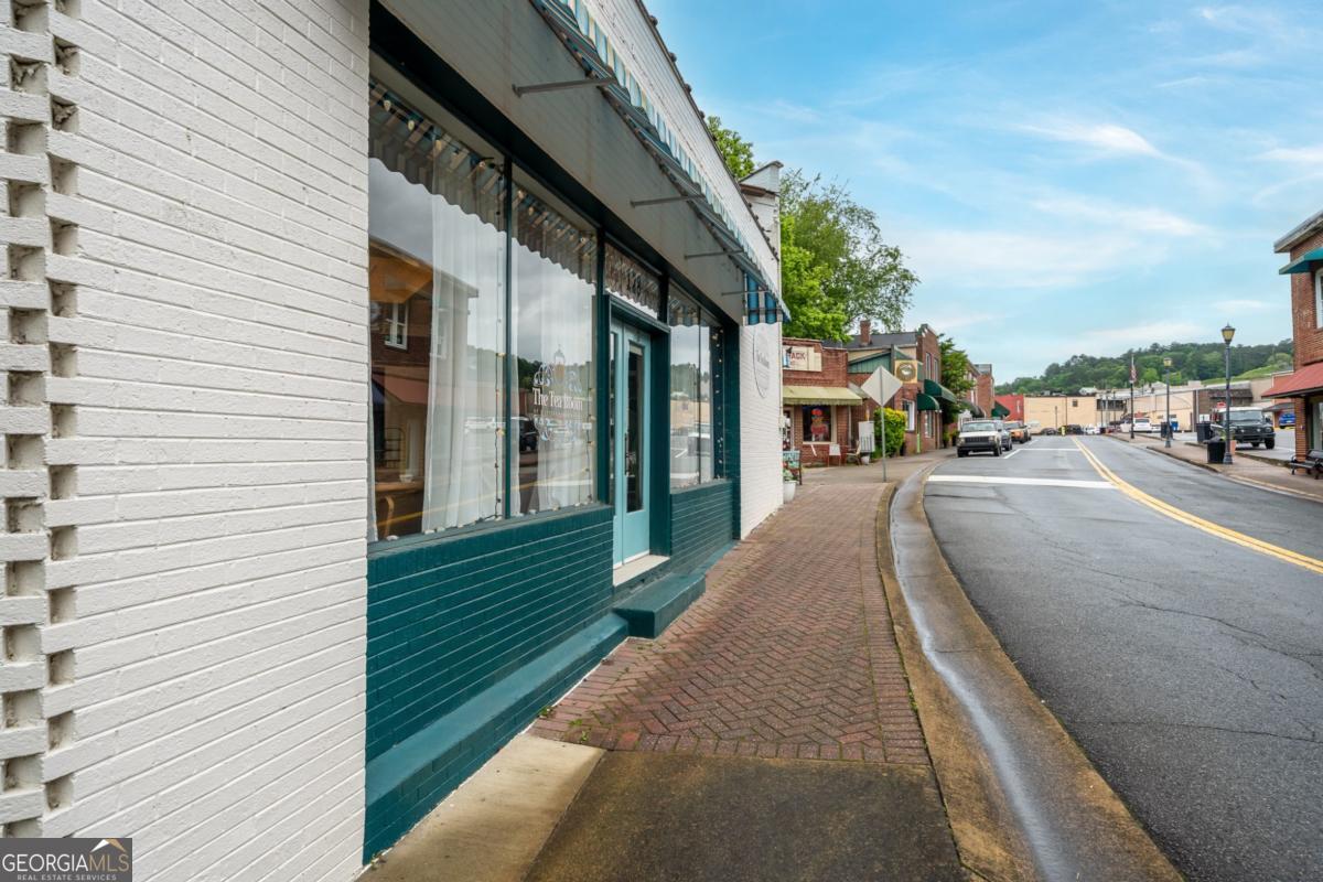 128 Main Street N
