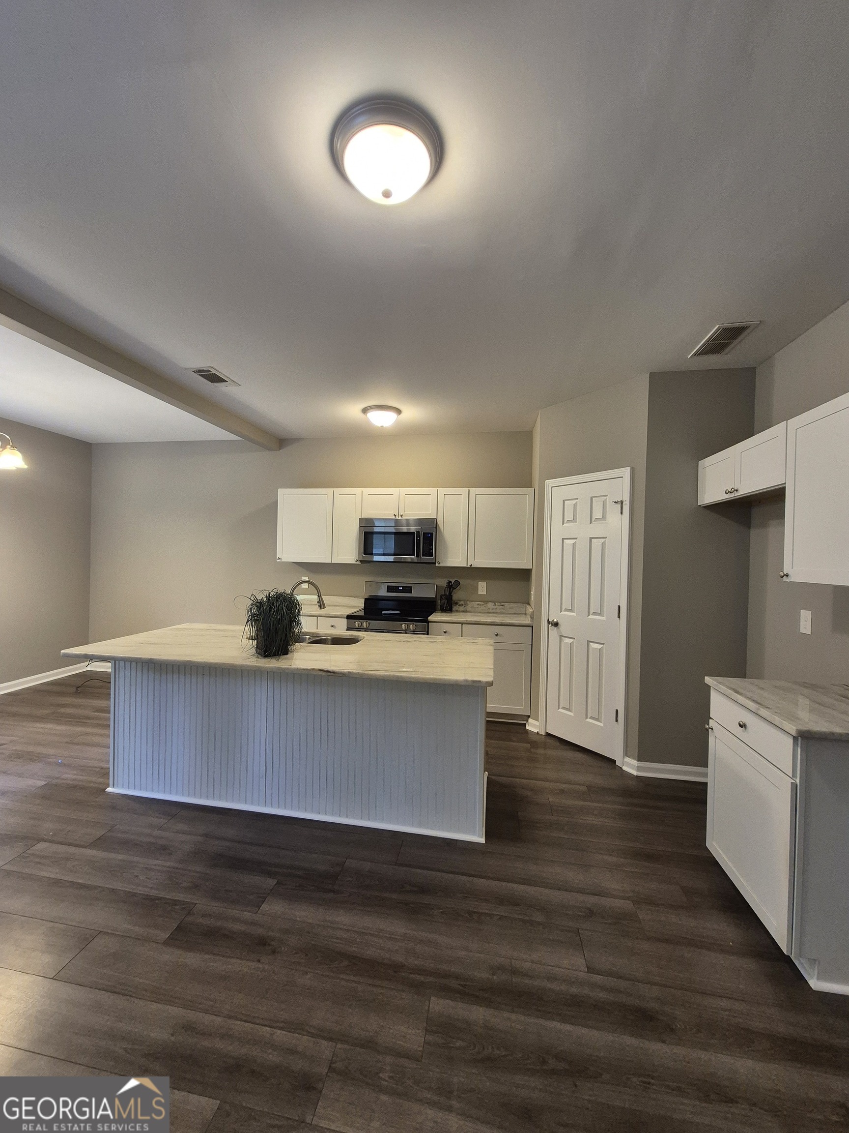 595 Vaughn RD