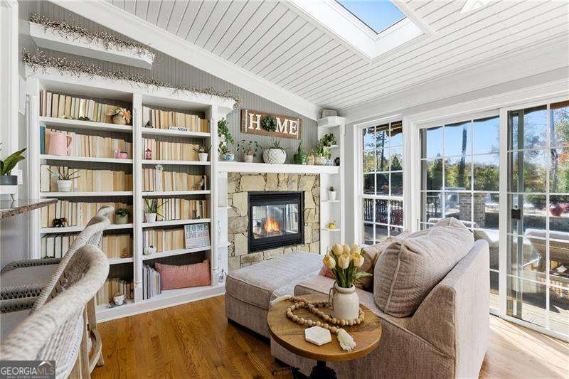 PROVIDENCE LAKE - Residential