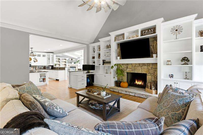 PROVIDENCE LAKE - Residential