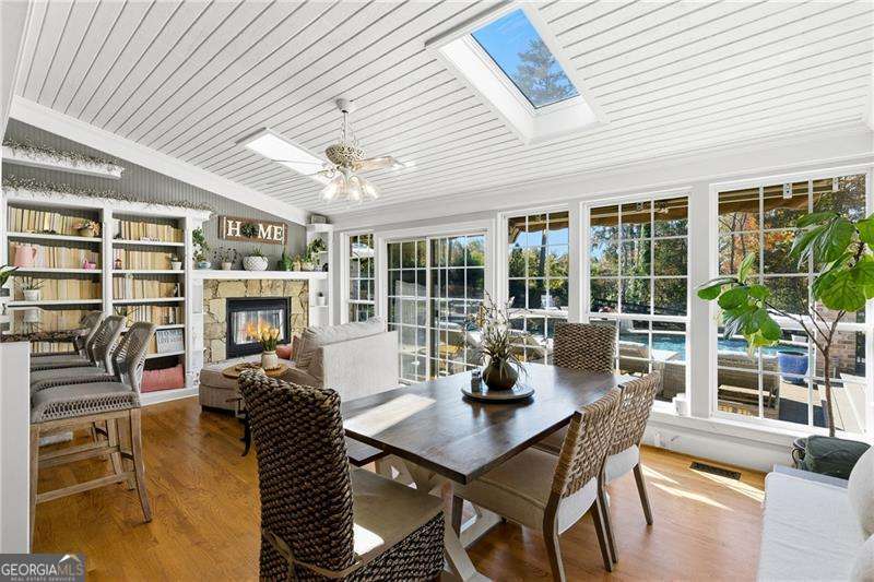 PROVIDENCE LAKE - Residential