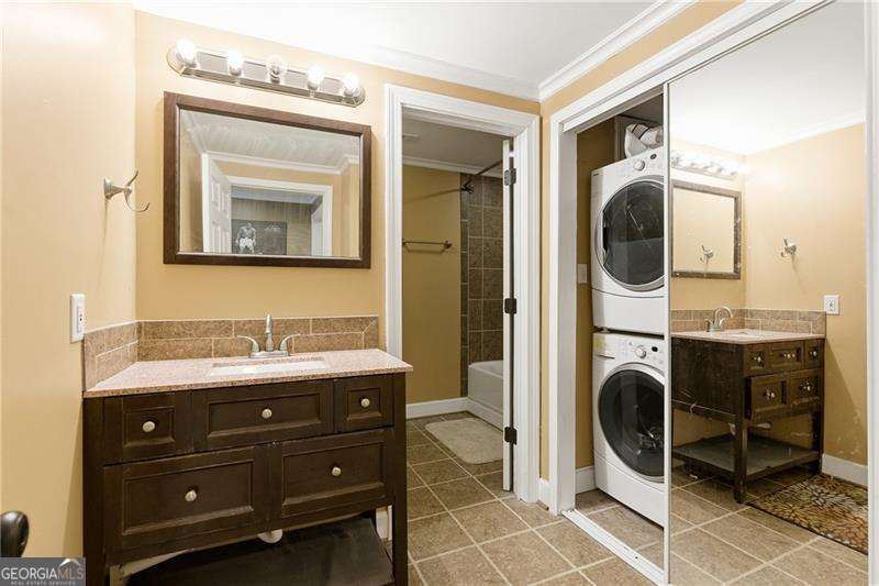 PROVIDENCE LAKE - Residential