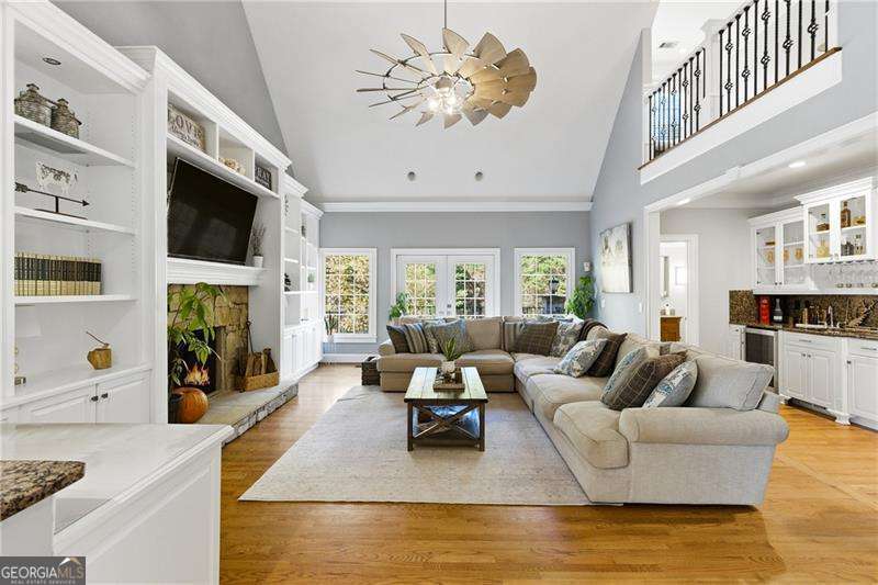 PROVIDENCE LAKE - Residential