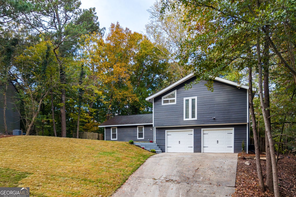 Photo of 835 Greenvine Trce, Roswell, GA 30076 (MLS # 10880808)