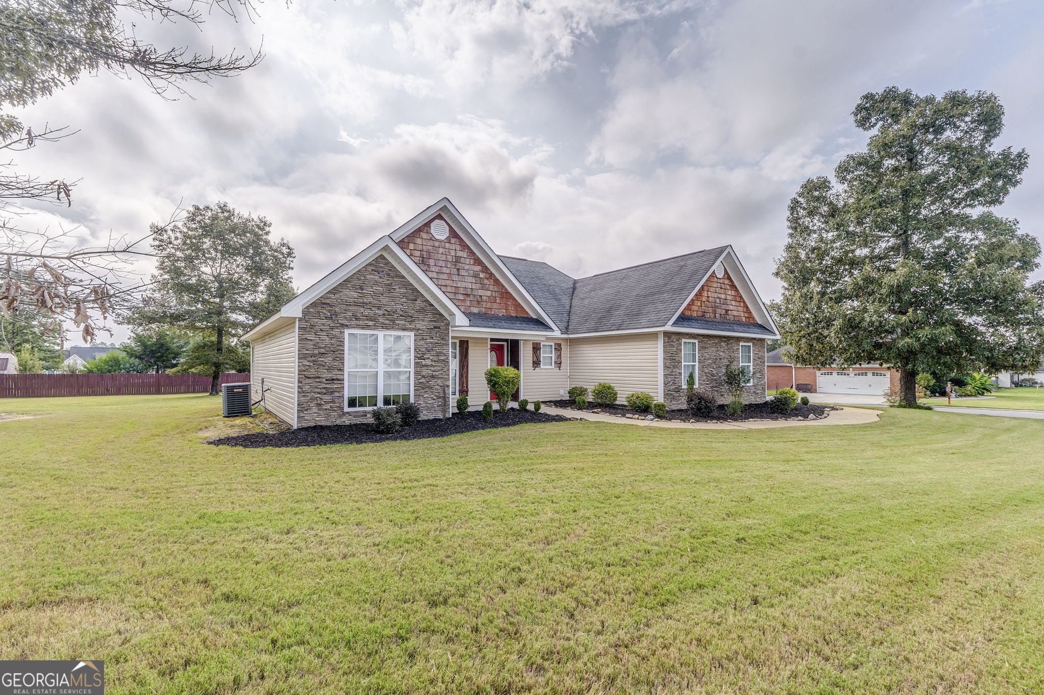 9 Royal Oak DR NE