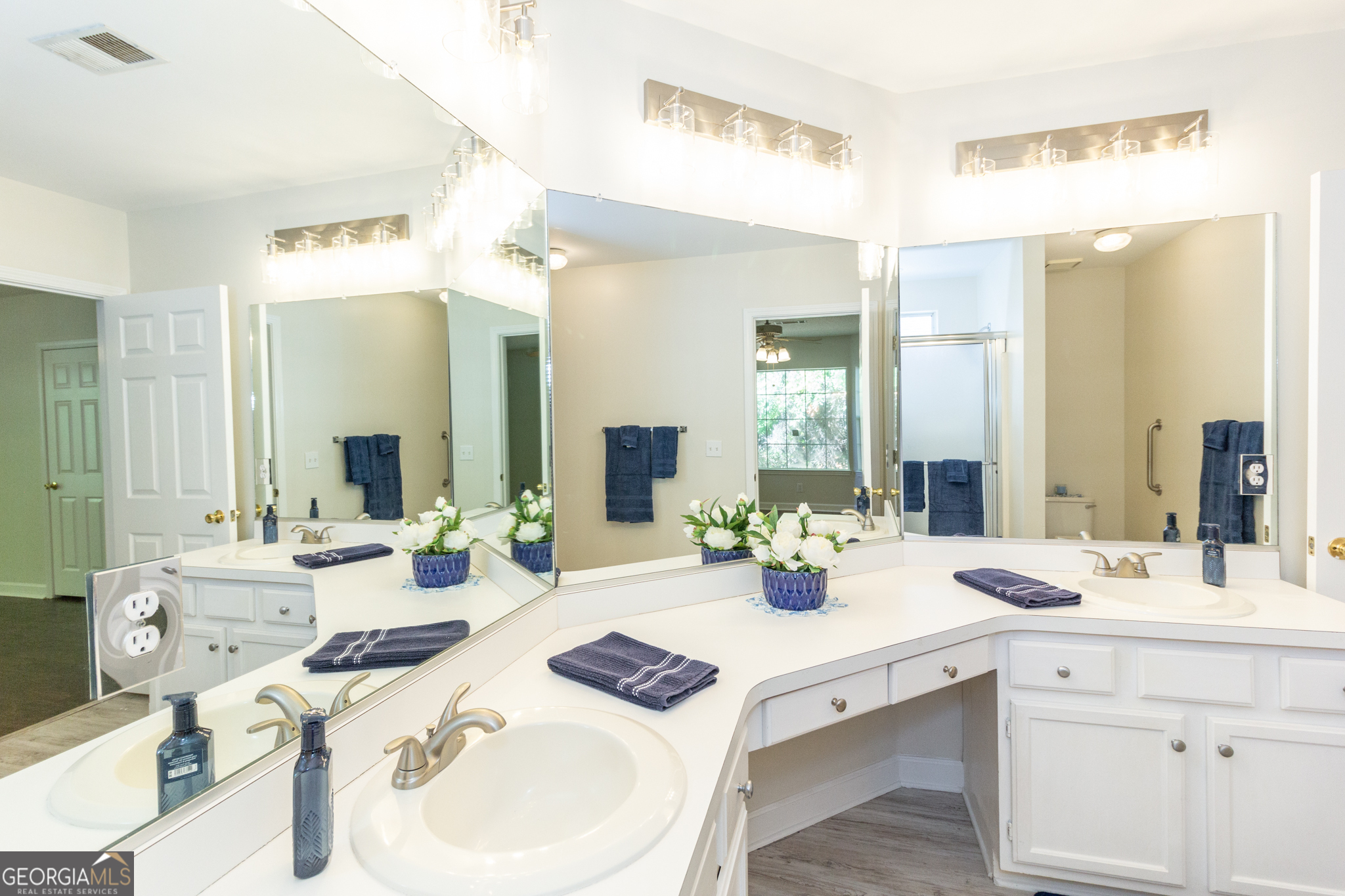 Fayetteville, Georgia 30214, United States, 3 Bedrooms Bedrooms, ,2 BathroomsBathrooms,Residential,Pending,37899