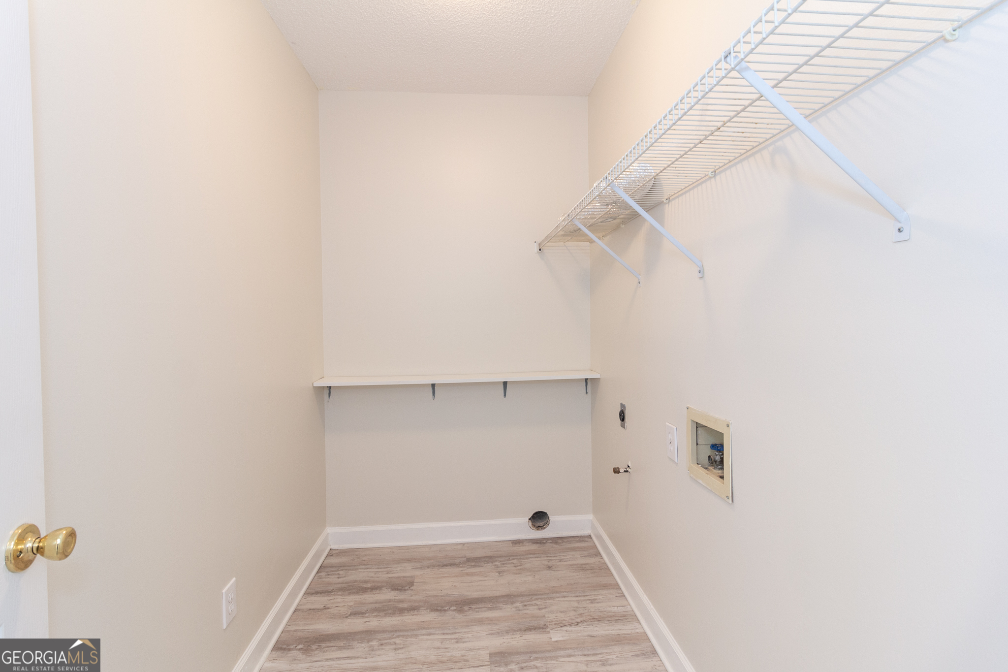 Fayetteville, Georgia 30214, United States, 3 Bedrooms Bedrooms, ,2 BathroomsBathrooms,Residential,Pending,37899