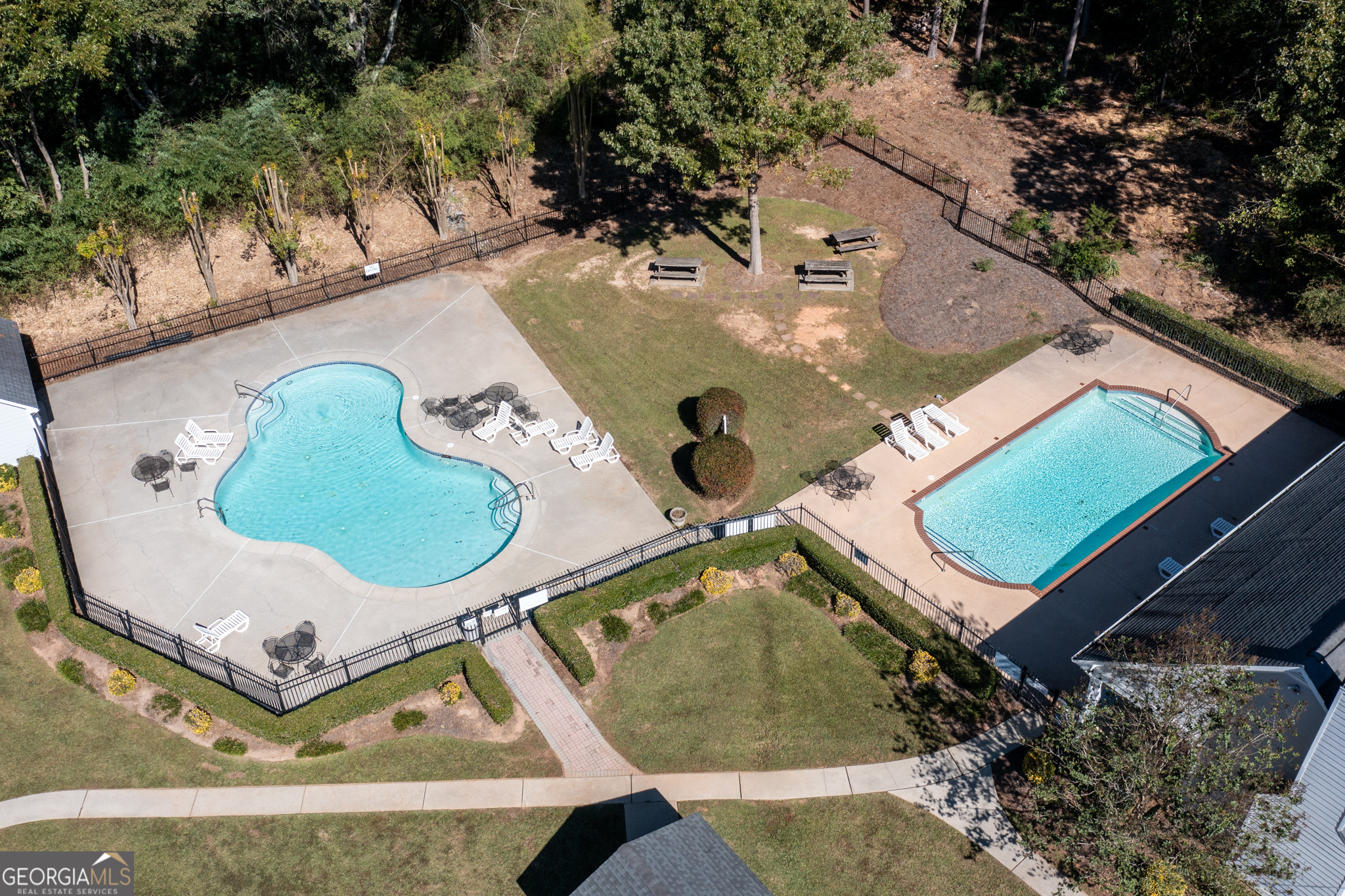 Fayetteville, Georgia 30214, United States, 3 Bedrooms Bedrooms, ,2 BathroomsBathrooms,Residential,Pending,37899