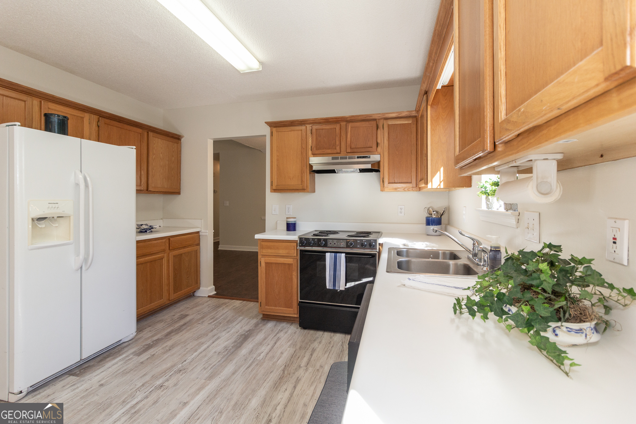 Fayetteville, Georgia 30214, United States, 3 Bedrooms Bedrooms, ,2 BathroomsBathrooms,Residential,Pending,37899