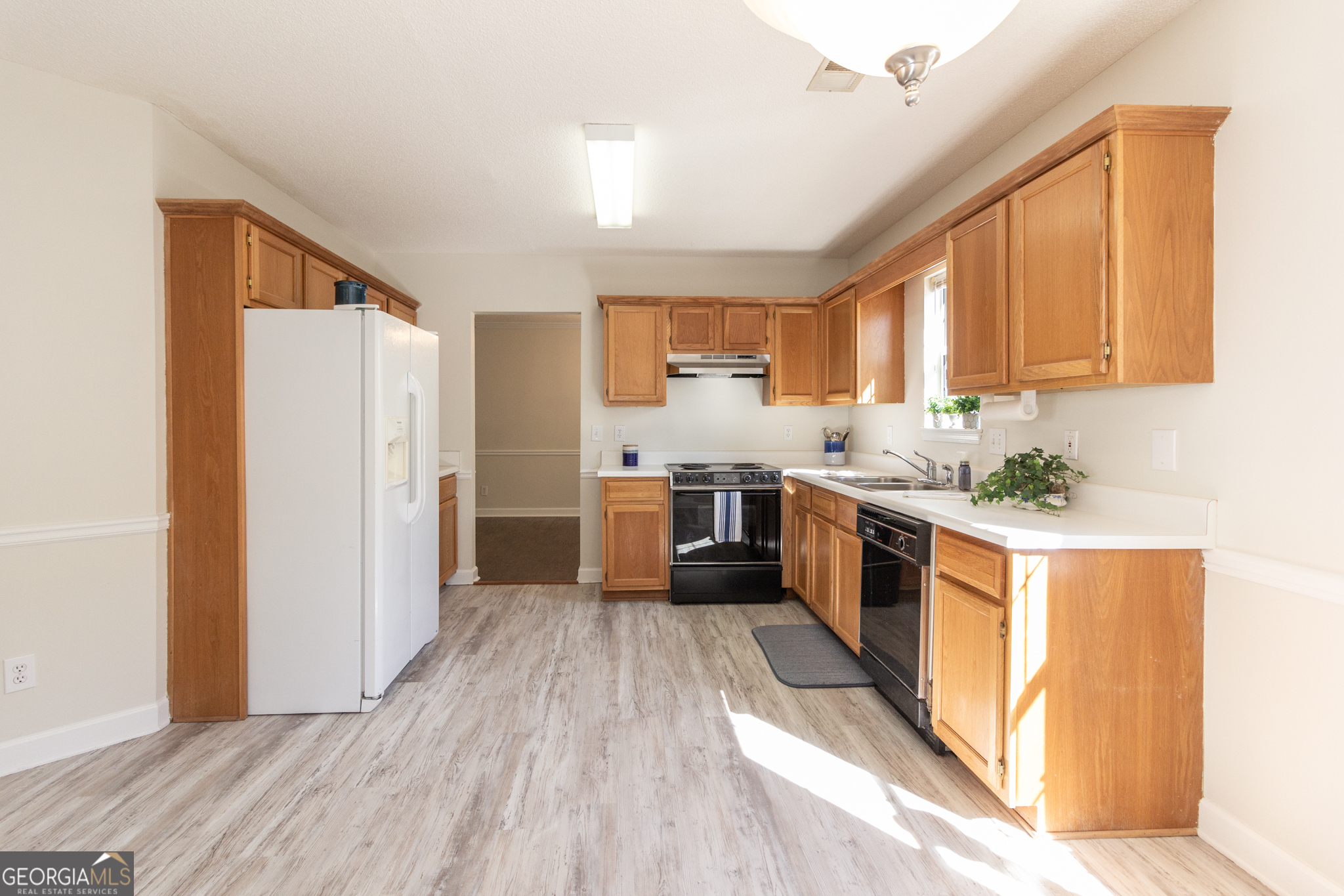 Fayetteville, Georgia 30214, United States, 3 Bedrooms Bedrooms, ,2 BathroomsBathrooms,Residential,Pending,37899