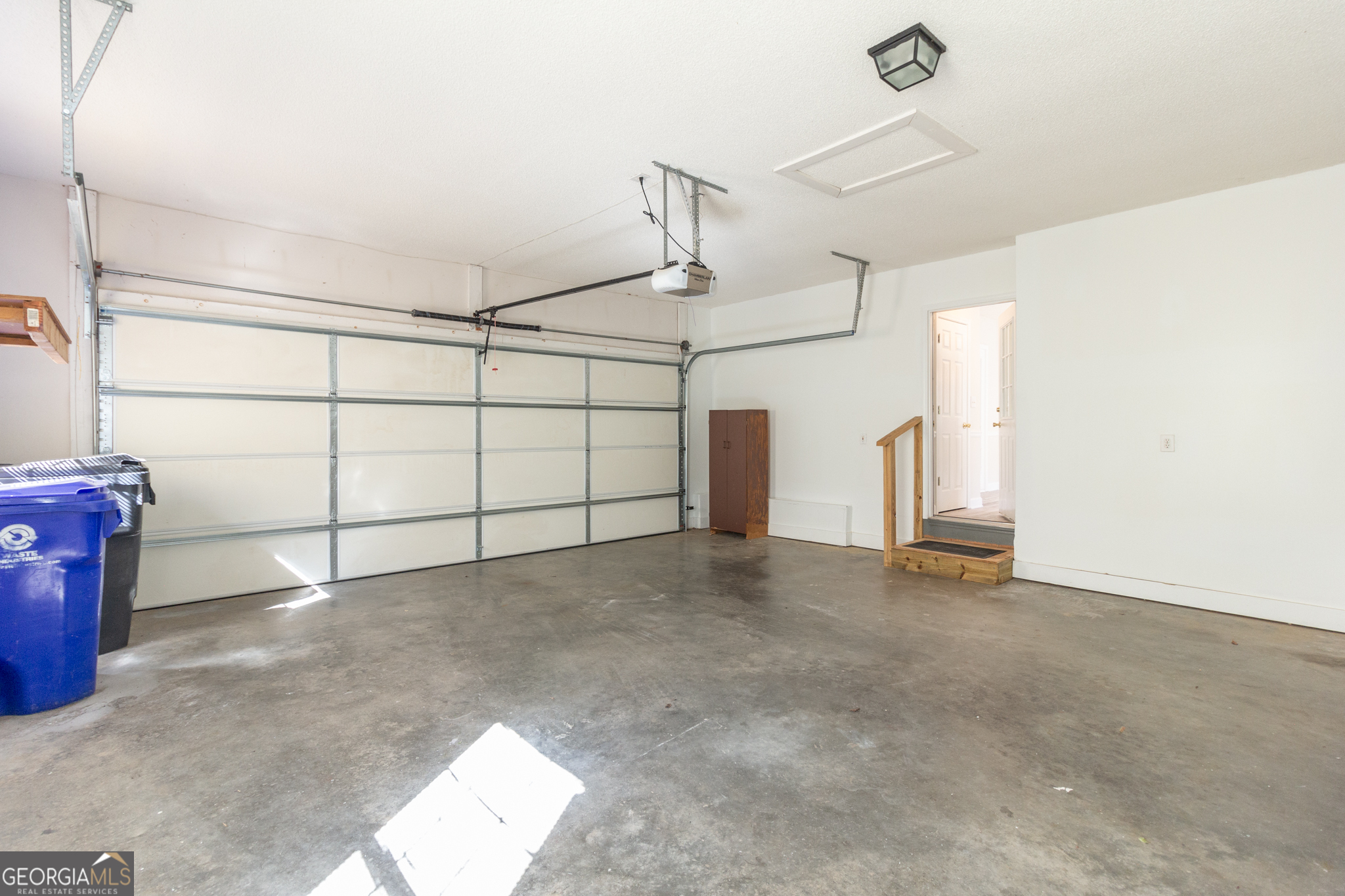 Fayetteville, Georgia 30214, United States, 3 Bedrooms Bedrooms, ,2 BathroomsBathrooms,Residential,Pending,37899