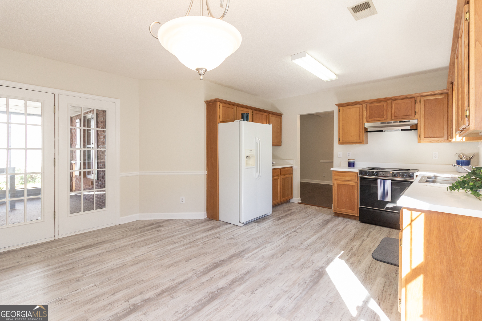 Fayetteville, Georgia 30214, United States, 3 Bedrooms Bedrooms, ,2 BathroomsBathrooms,Residential,Pending,37899