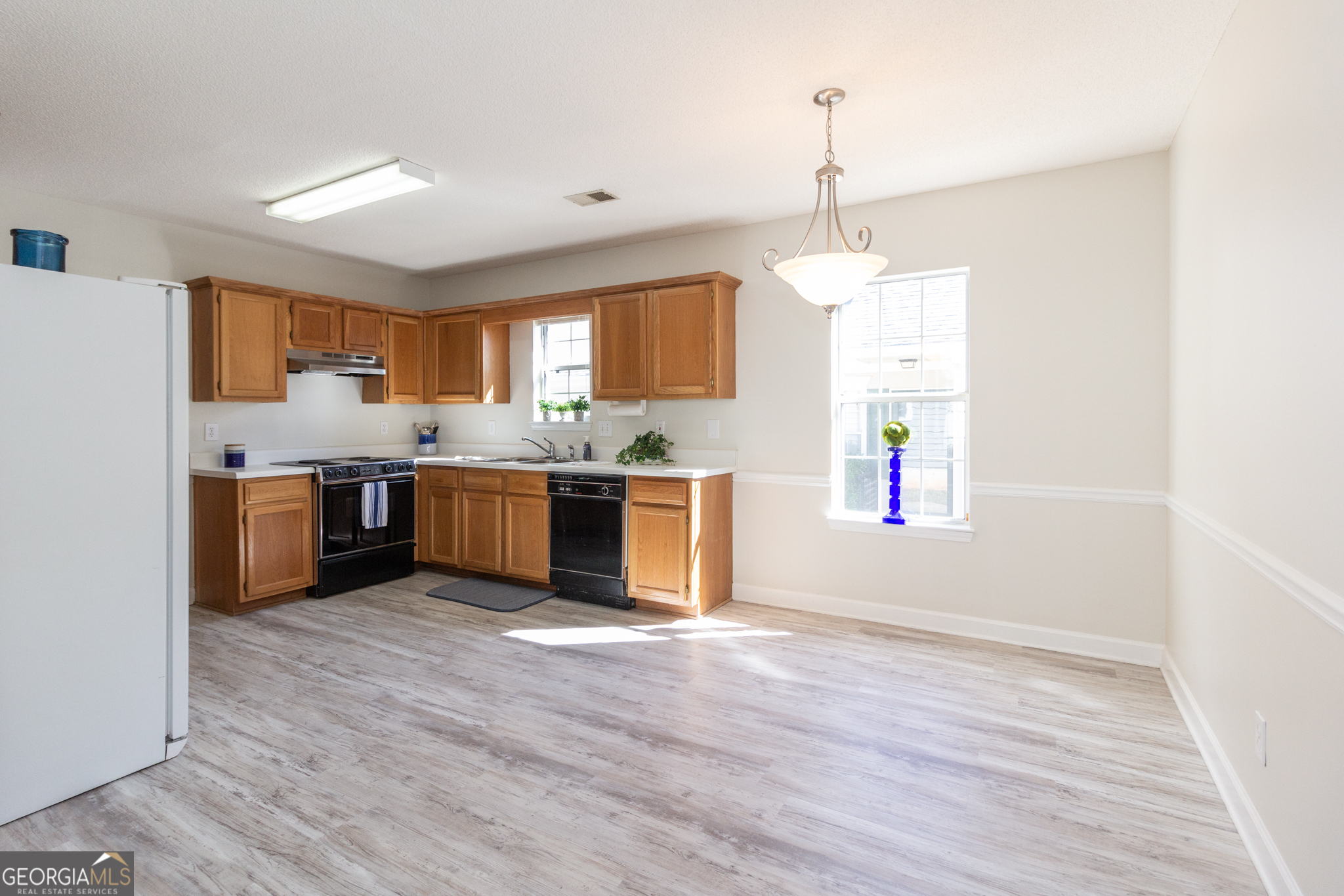 Fayetteville, Georgia 30214, United States, 3 Bedrooms Bedrooms, ,2 BathroomsBathrooms,Residential,Pending,37899