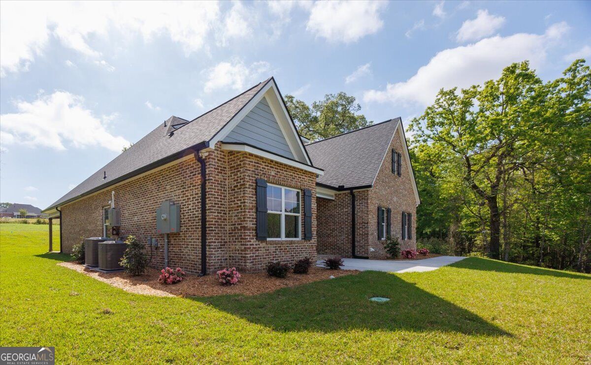 411 Southern Oaks DR