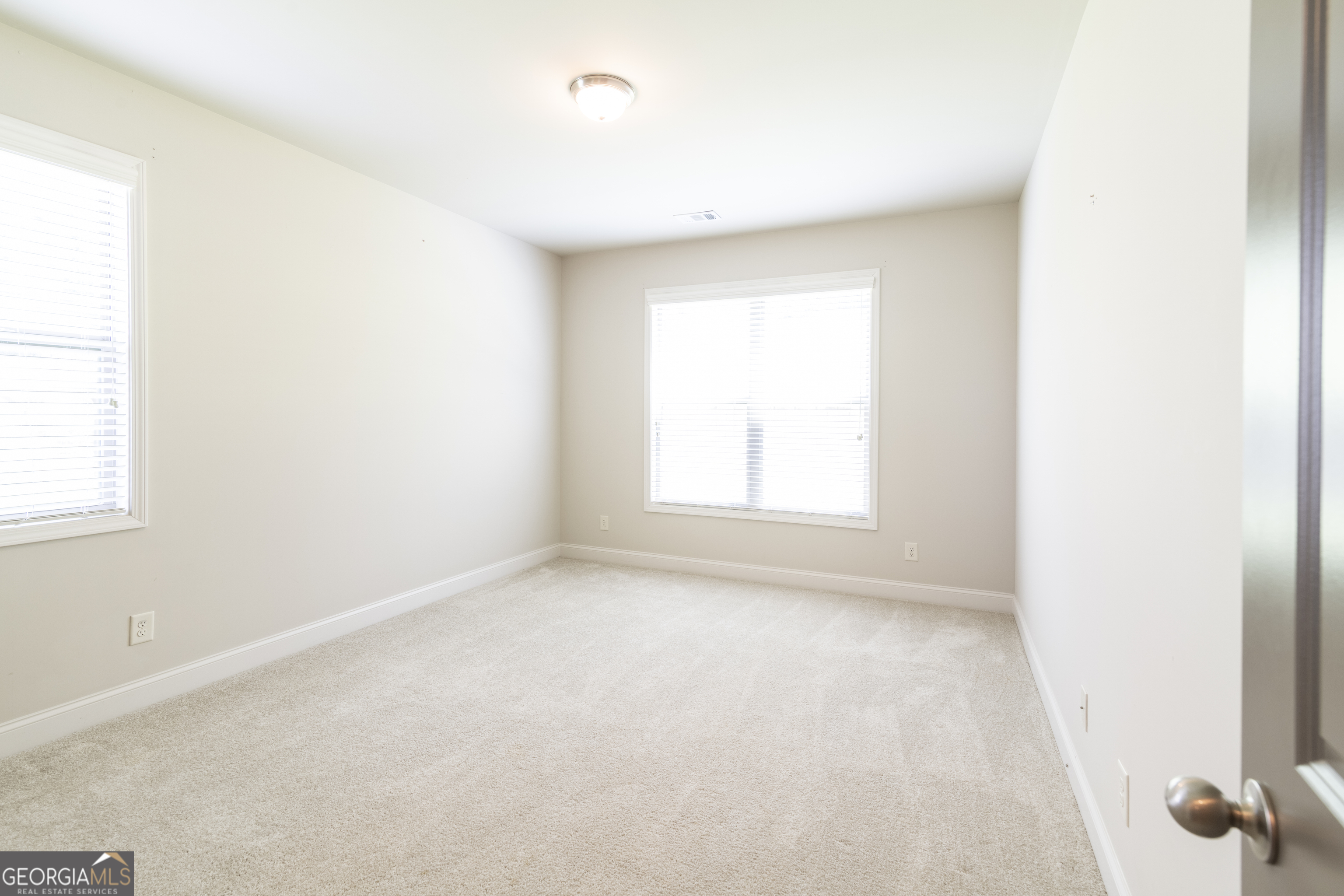 Flowery Branch, Georgia 30542, United States, 5 Bedrooms Bedrooms, ,3 BathroomsBathrooms,Residential,Active,172871