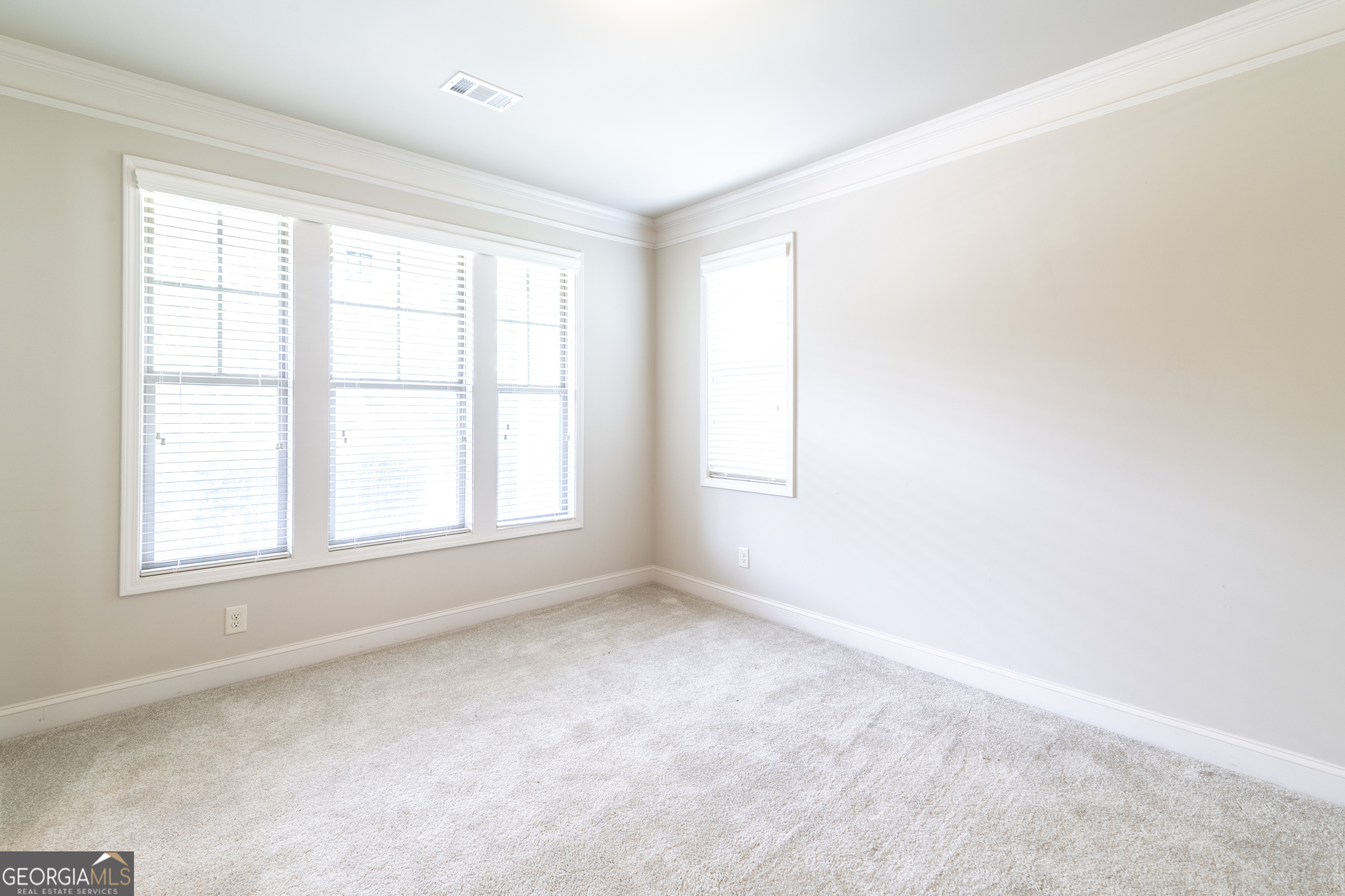 Flowery Branch, Georgia 30542, United States, 5 Bedrooms Bedrooms, ,3 BathroomsBathrooms,Residential,Active,172871