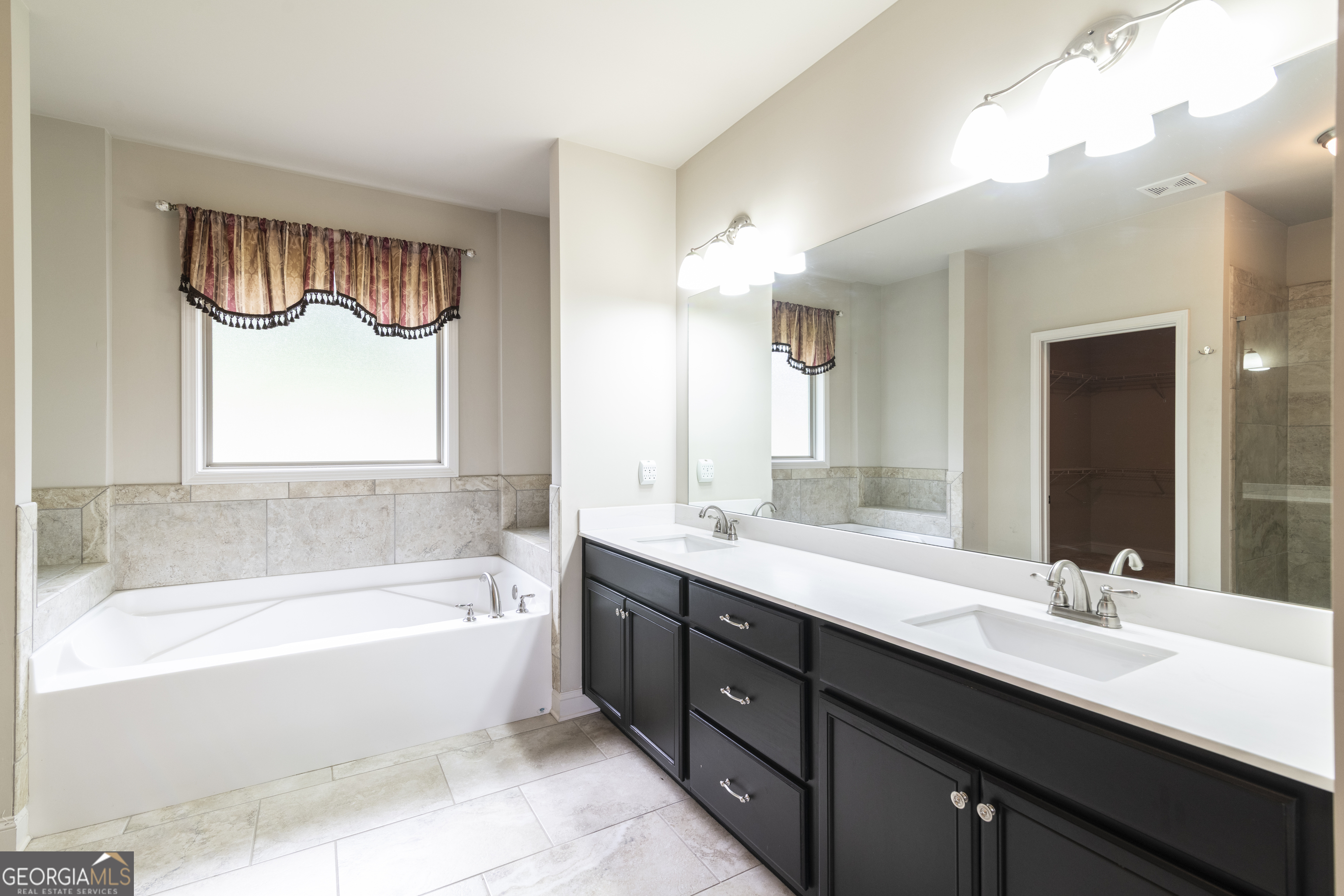 Flowery Branch, Georgia 30542, United States, 5 Bedrooms Bedrooms, ,3 BathroomsBathrooms,Residential,Active,172871