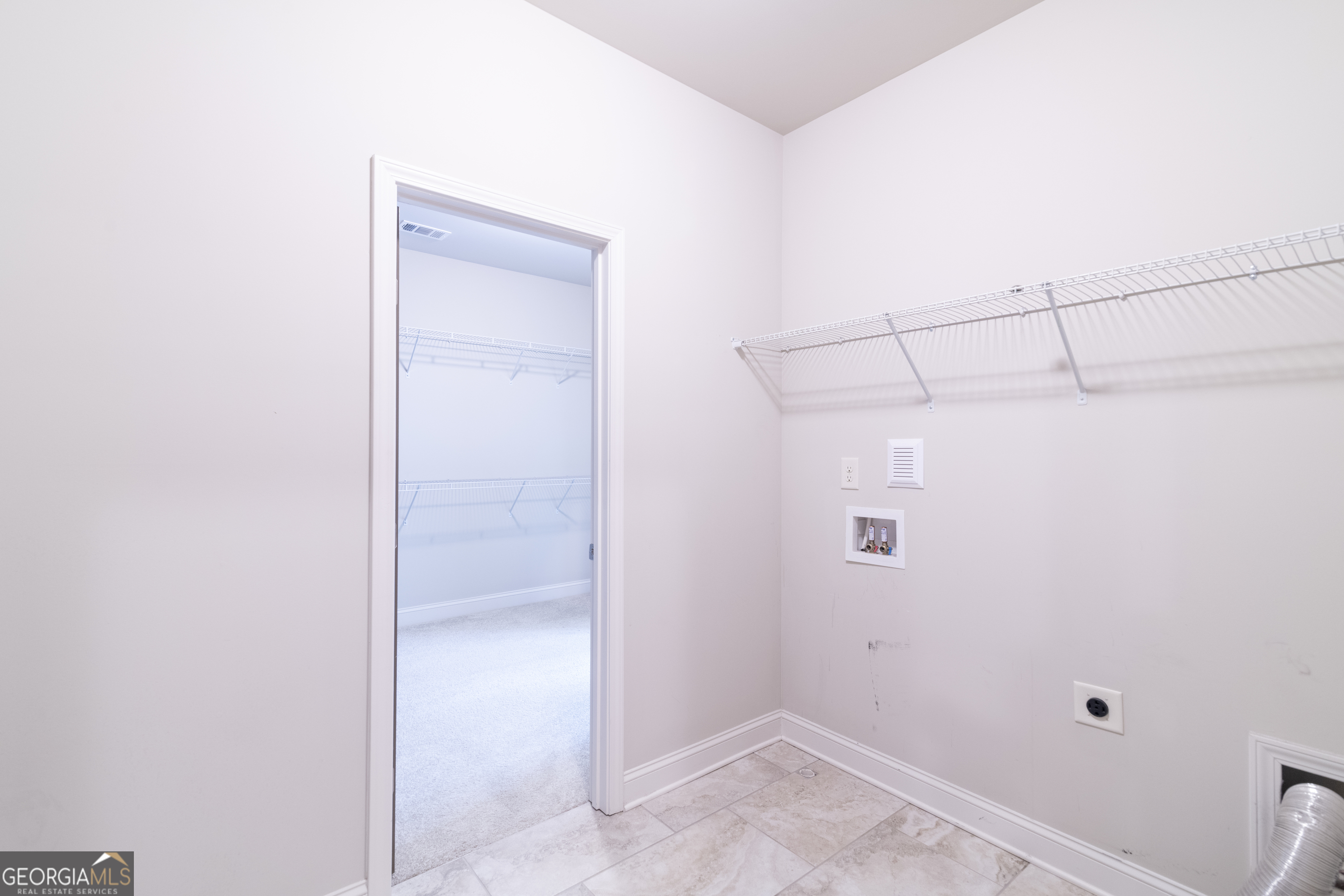 Flowery Branch, Georgia 30542, United States, 5 Bedrooms Bedrooms, ,3 BathroomsBathrooms,Residential,Active,172871