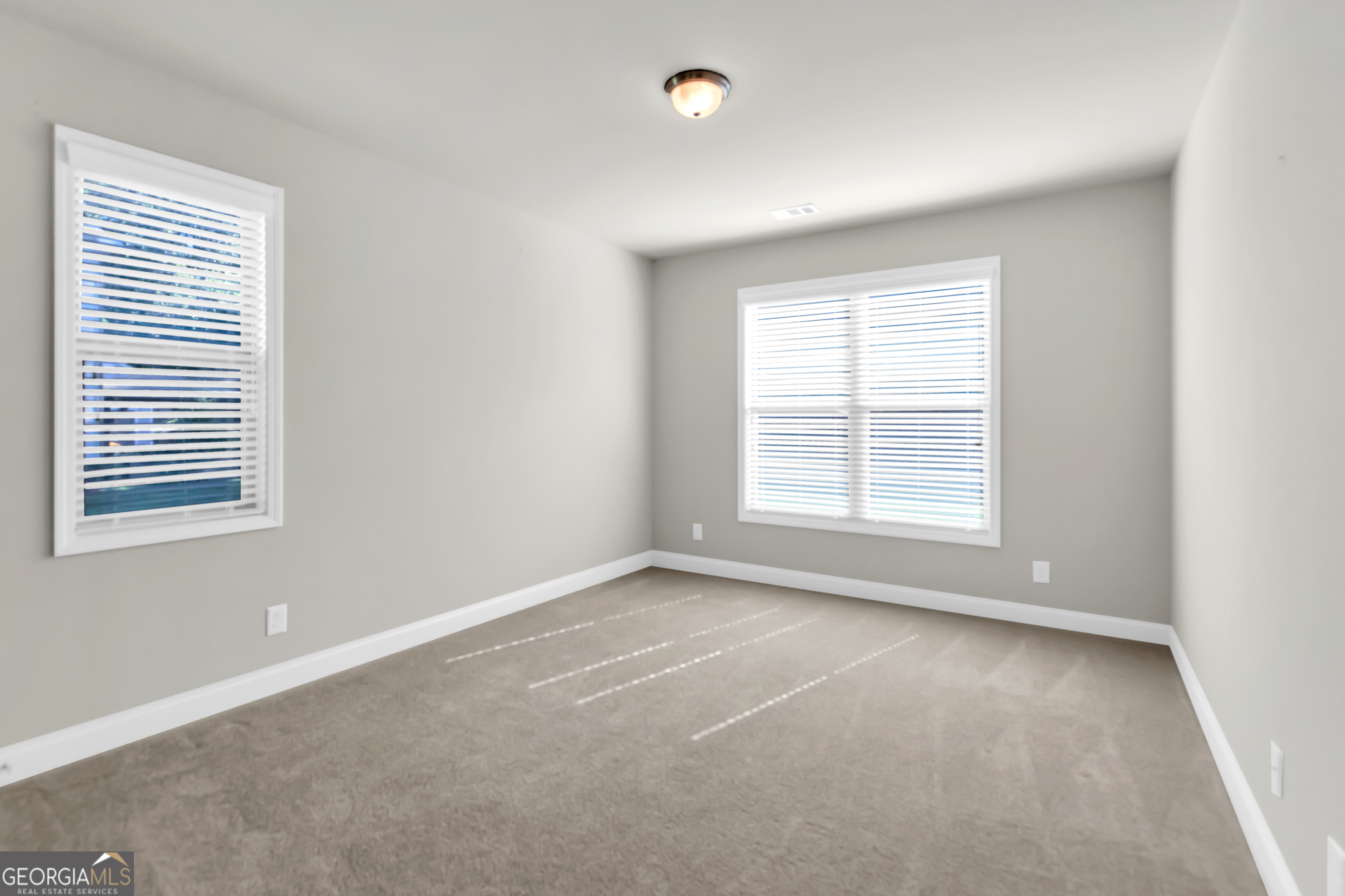 Flowery Branch, Georgia 30542, United States, 5 Bedrooms Bedrooms, ,3 BathroomsBathrooms,Residential,Active,172871