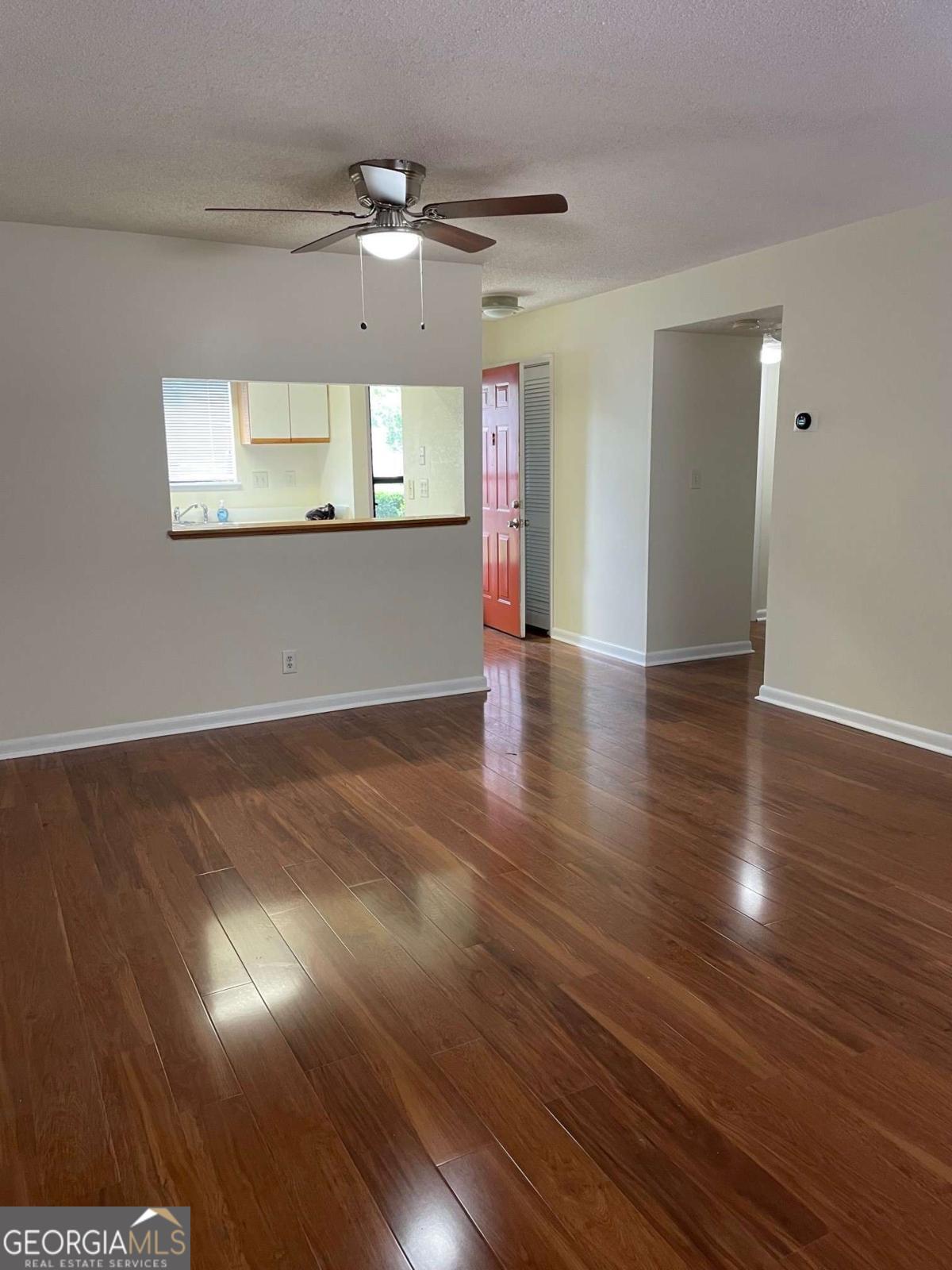 33 FINCH TRL NE