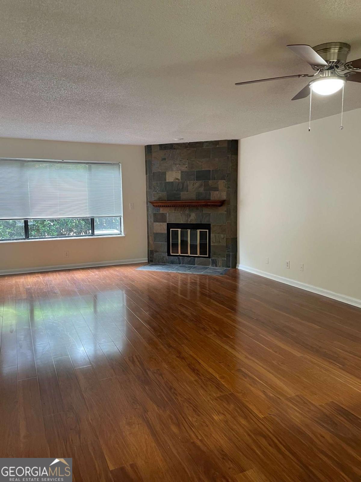 33 FINCH TRL NE