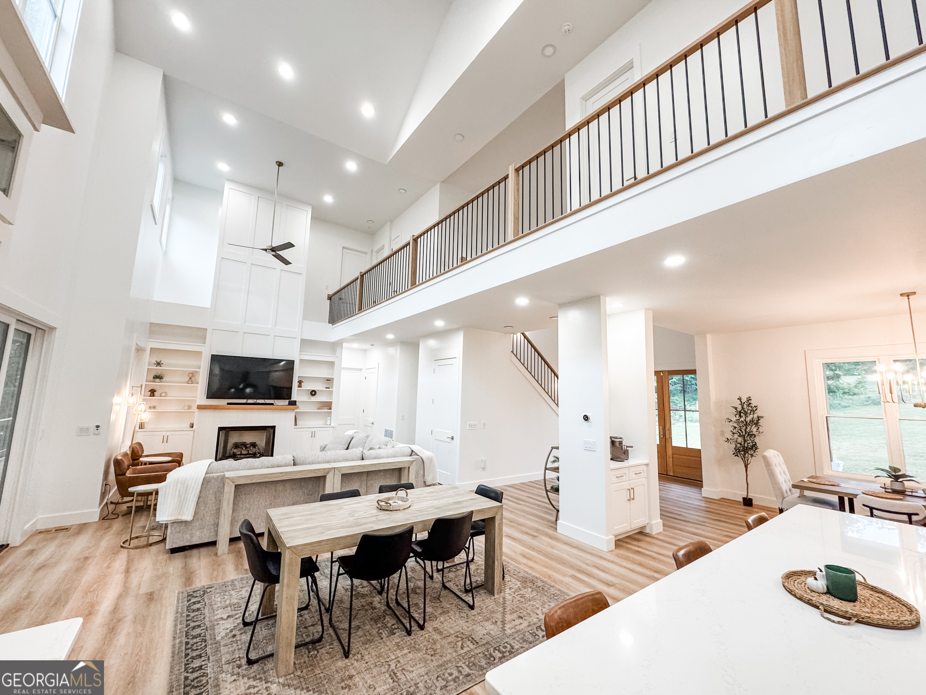 3180 Lee DR