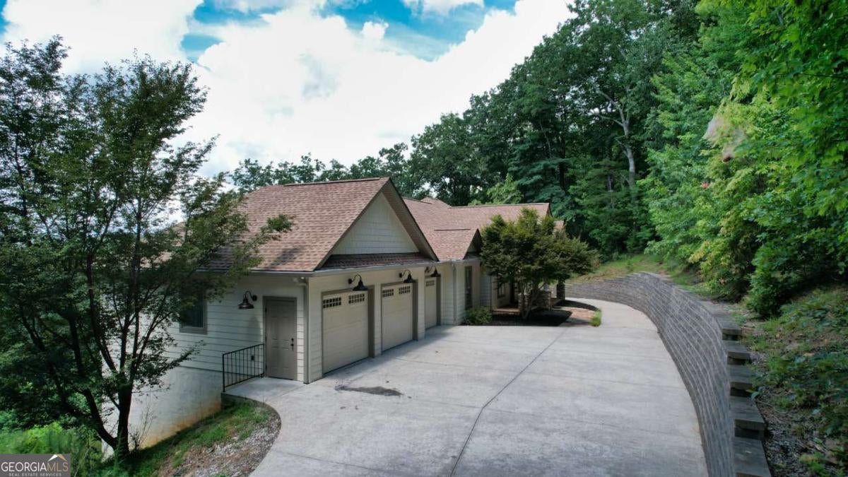 271 Highlands DR